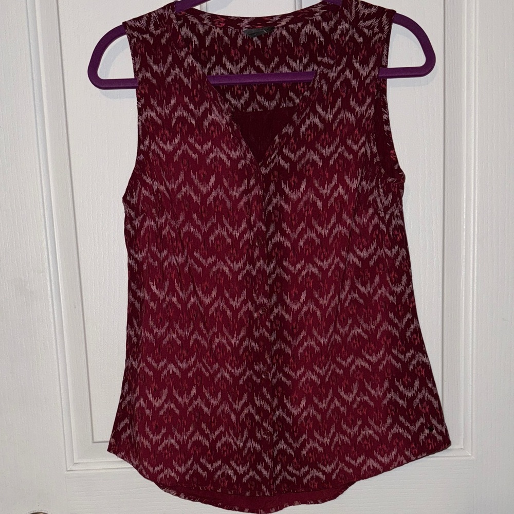 💰Eddie Bauer Maroon Patterned Women's Top